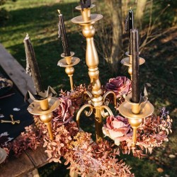 Corona de 3 rosas y follaje de Witchyland -  50 cm. n2