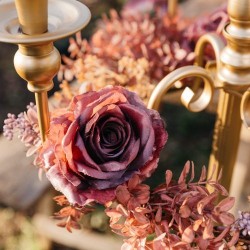Corona de 3 rosas y follaje de Witchyland -  50 cm. n3