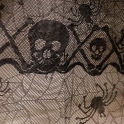 Mantel de encaje negro con araa y calavera - 1, 82 m. n4