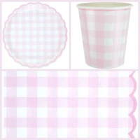 Caja de fiesta festoneada de cuadros vichy rosas