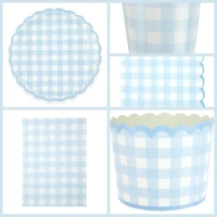 Caja grande para fiestas festoneada de cuadros azules