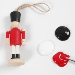 Figurilla de cascanueces de madera. n2