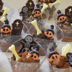 2 esqueletos de Halloween (4, 6 cm) - Chocolate negro. n6