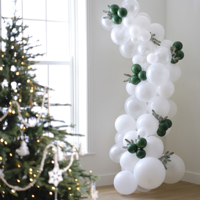 Kit de arco de 75 globos con ramas de abeto - Navidad nevada 