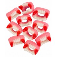 10 caramelos con forma de dientes de vampiro