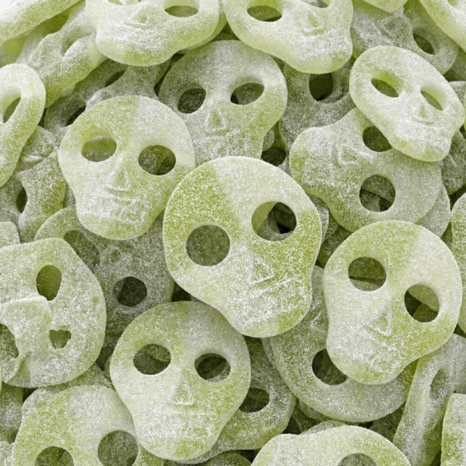 10 caramelos de manzana con forma de calavera 