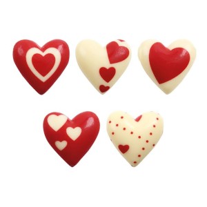 10 corazones de chocolate rojo y blanco