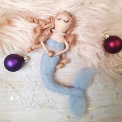 Decoracin para colgar Princesa Sirena (20 cm) - Fieltro. n2